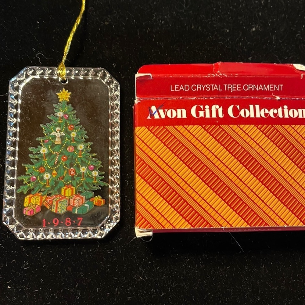 Avon Vtg Collectible 1987 Lead Crystal Decorated Tree Ornament
